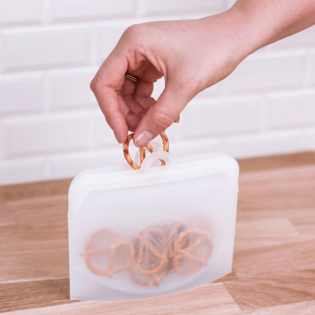 Silicone Snack Holder in Clear | Montii